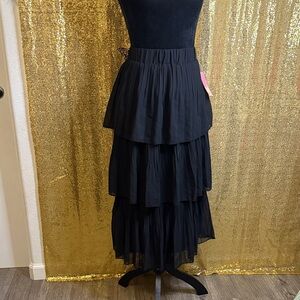 Metro Wear Elegant Black Tiered Maxi Skirt